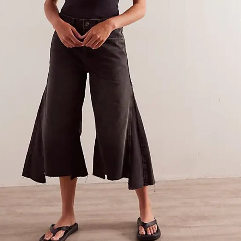 #70 NWT Free People Ripple Wide-Leg Crop Jeans in Fade To Black
